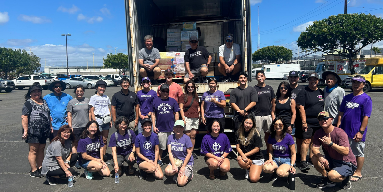 Hawaii Alumni and Parents help Hawaii Club with packing luau donations