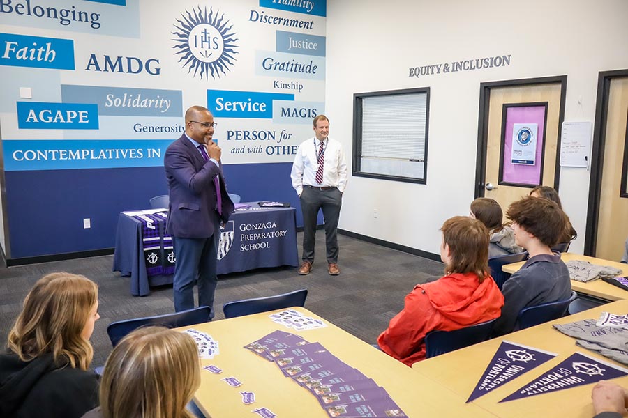Gonzaga students listen to Dr Kelly present in front of the class.