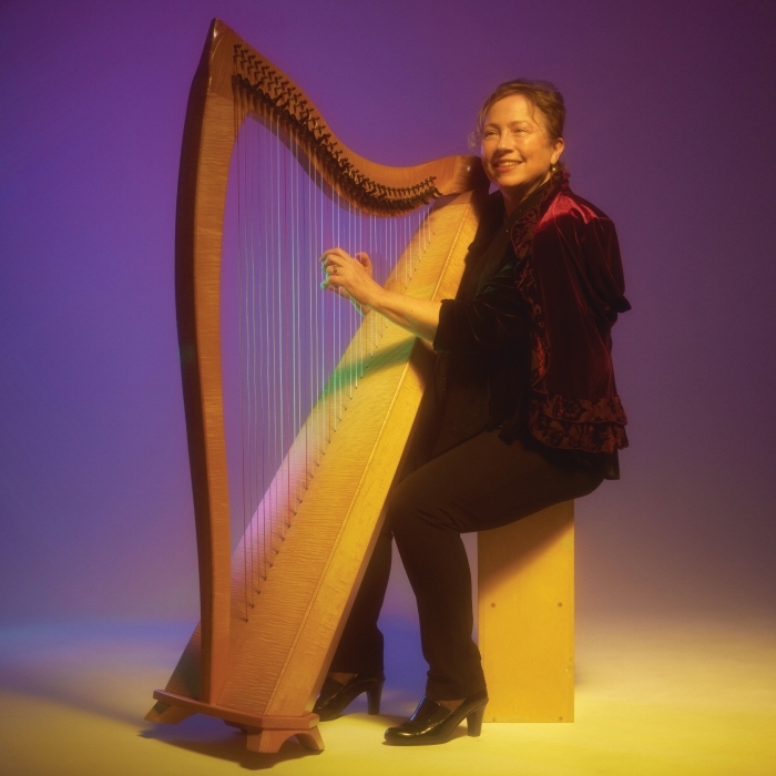 Mo with harp